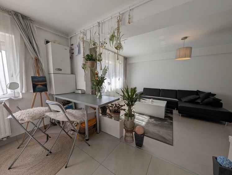 Apartament cu 2 camere semidecomandat în Florești