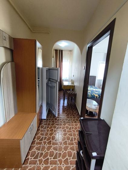 Ofer spre inchiriere garsoniera Mioveni,etaj 3 - 3