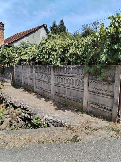 Vand casa in Com. Zam,Hunedoara, central. Pre? 25.500 negociabil - 4