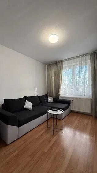 Apartament cu 3 camere nedecomandat în Rahova