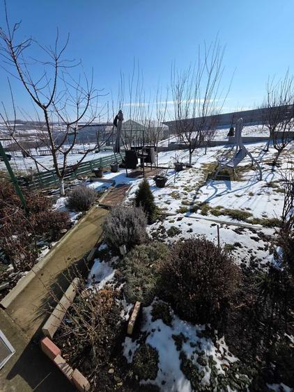 Vand teren cu cladire de locuit si anexe gospodaresti si iesire la iaz - 6