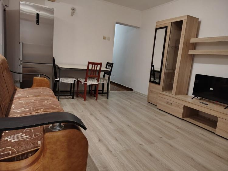 Eroii Revolutiei, doua minute metrou - 3