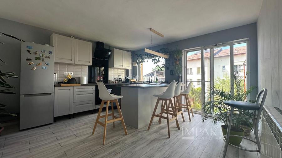Imobil cu 5 apartamente separate, ideal pentru investitie - zona UMF!
