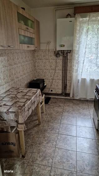 De vanzare apartament 3 camere in Tudor - 2