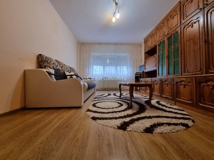 Zona Neagoe Voda- bloc din anul 1989- 2 camere decomandate- etaj 1