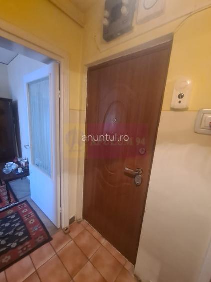 Apartament cu 3 camere de vanzare in Campina - Zona Scoala Centrala Apartament cu 3 camere de vanzare in Campina - Zona Scoala Centrala