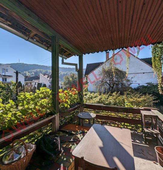 Casă de vânzare cu etaj în Sovata, în centrul orașului - 2