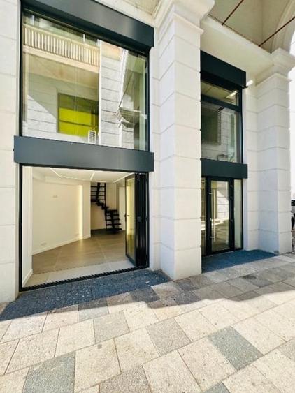 Spațiu comercial -  NOU  amenajat  în zona pietonala - Bd Decebal - 11