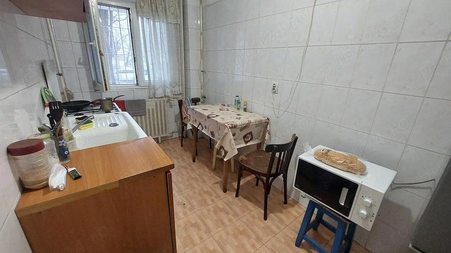 Inchiriez o camera intr-un apartament cu 3 camere - 2