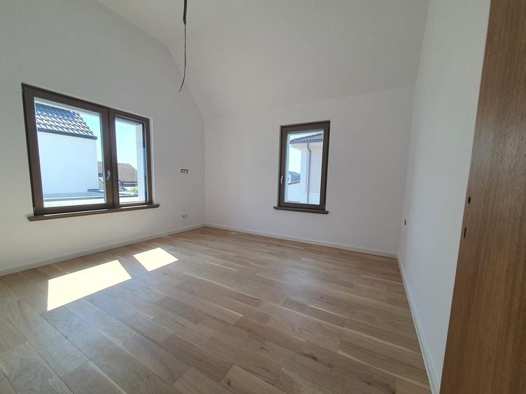 Monarch Soleil  - parchet , usi interioare, tamplarie din lemn natural - 9