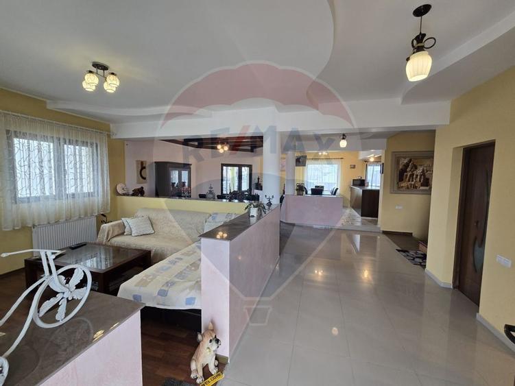 CASA SPATIOASA SI PRIMITOARE IN CENTRUL ORASULUI  AVRIG JUD,  SIBIU - 25