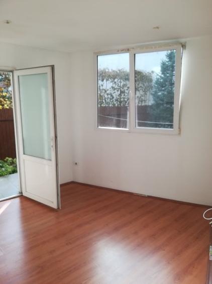 central, casa cu 10 spatii, 3 bai, parter plus 2 etaje, - 6