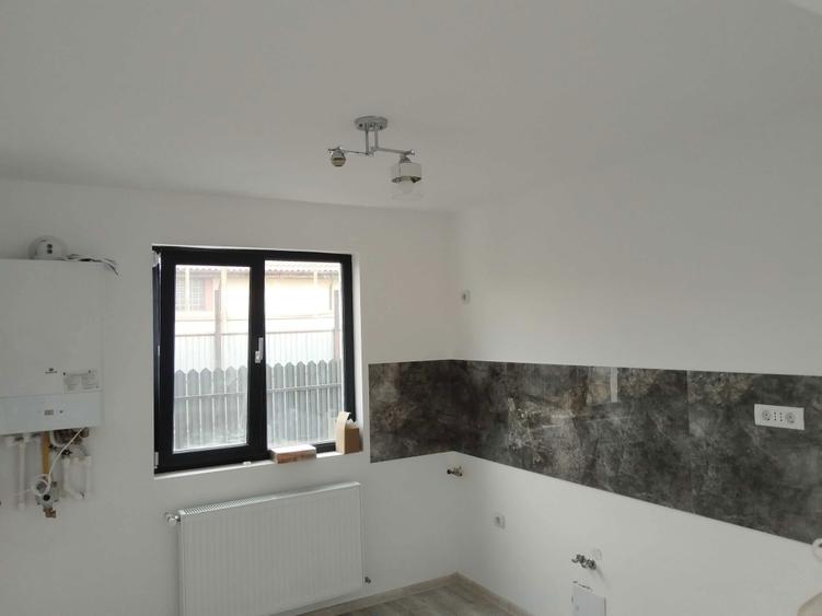 Casa noua de vanzare cu utilitati: gaze, curent, apa si canalizare - 4