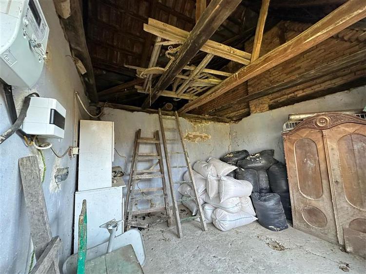 Casa Solida, pentru Familie extinsa,  cu Gradina si Teren, Doclin - 36