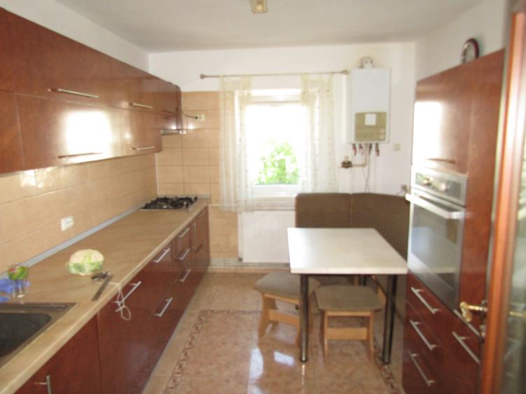 Apartament 4 camere de închiriat – Cartier Ștrand, str. Bârsei, etaj 2/4 - 11
