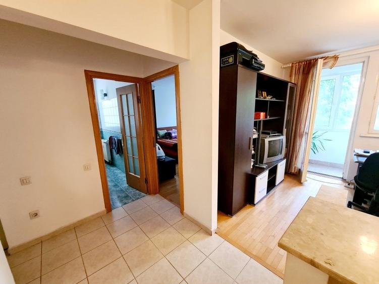 2 camere Sala Palatului bloc 1960 etajul 2/8 50 mp balcon - 3