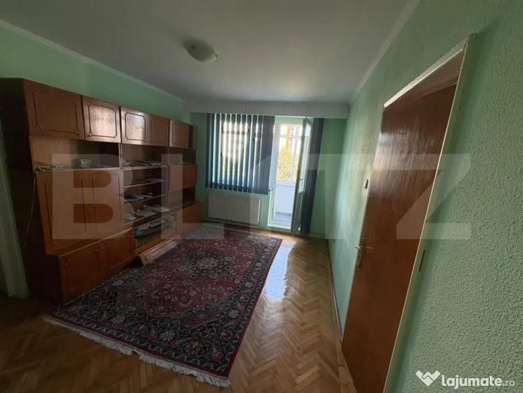 Apartament cu 2 camere semidecomandat în Craiovei