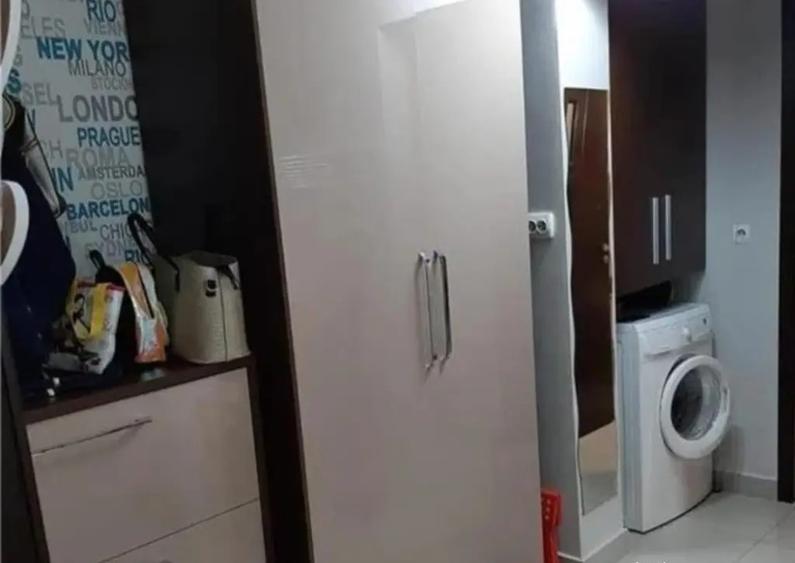 Inchiriez apartament 2 camere Bro?teni - 1