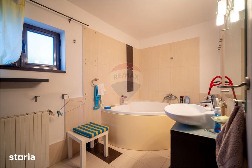 Vila cu 5 camere Sinaia, zona lini?tita, aproape de centrul statiunii - 9