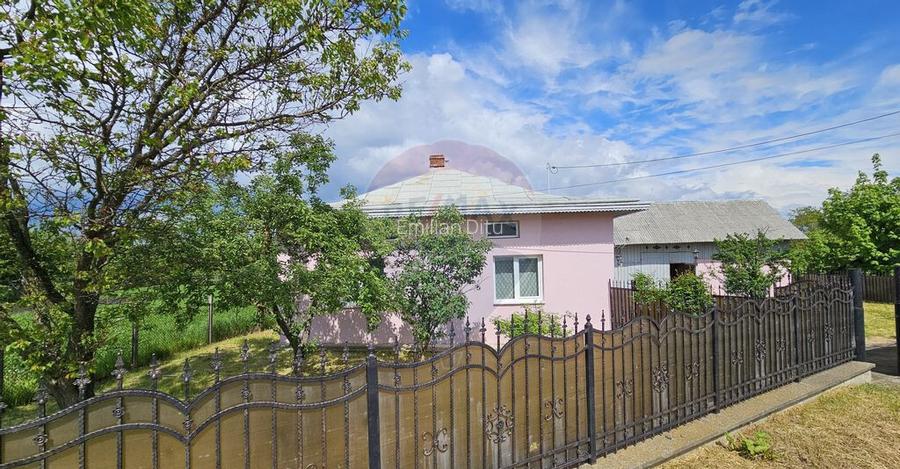 Casa cu 3 camere, teren intravilan de 1300mp in Ipote?...