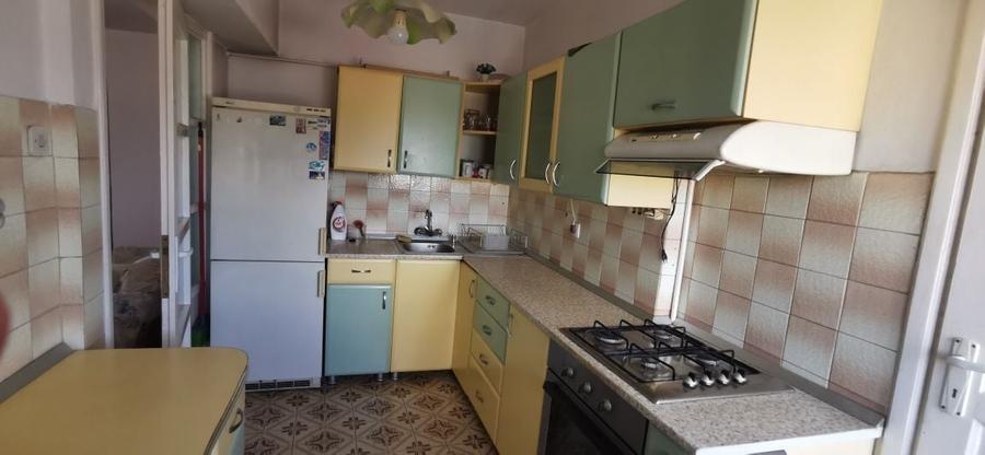 Apartament cu 3 camere decomandat în Exterior Vest