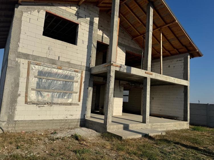 Casă cu 4 camere în Slătioara