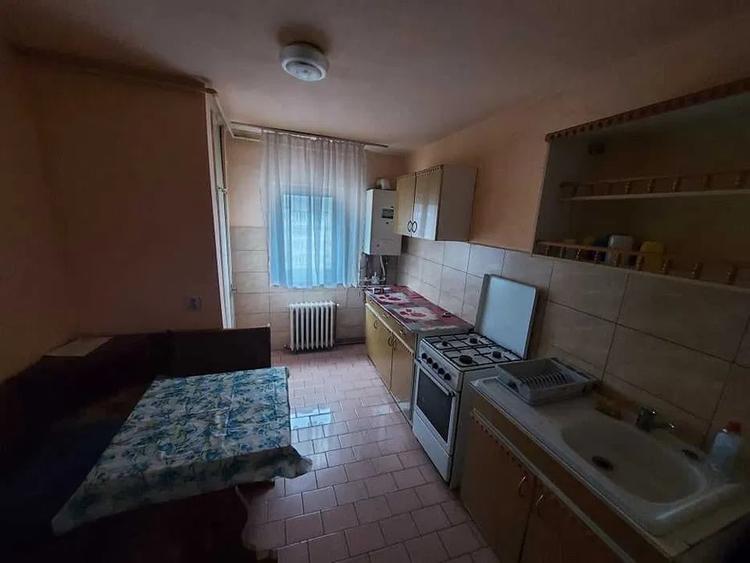**Apartament 3 camere decomandat – confort, lumină și poziționare excelentă** - 2