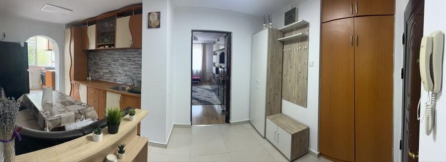 Apartament cu 3 camere semidecomandat în Rahova