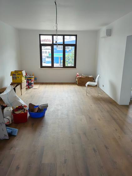 Casă cu 5 camere cu Canalizare în Barbu Văcărescu