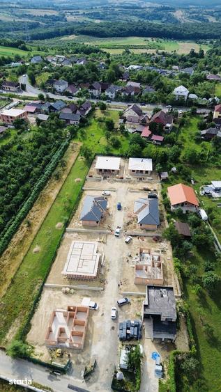 Casă cu 4 camere cu Teren 600 Mp în Groși