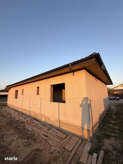 Casă cu 4 camere cu Teren 500 Mp în Joița