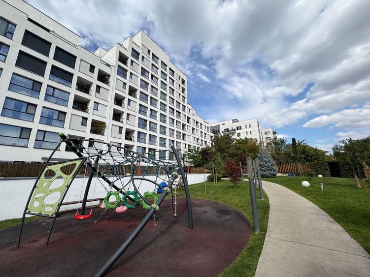 Apartament cu 3 camere, mobilat în Iancu Nicolae