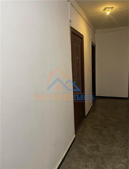 Apartament cu 2 camere semidecomandat în Giurgiului