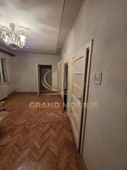 Casă individuală cu 4 camere cu Canalizare în Lipovei