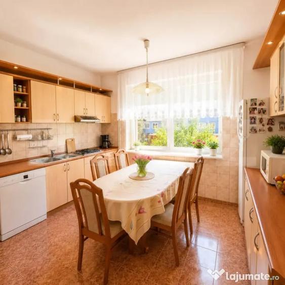 Casă cu 7 camere cu Teren 500 Mp în Braytim