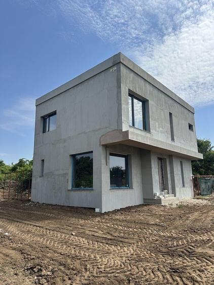Casă individuală cu 4 camere cu Teren 360 Mp în Cârcea