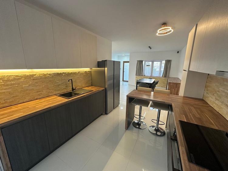 Duplex cu 4 camere cu Canalizare în Exterior Nord