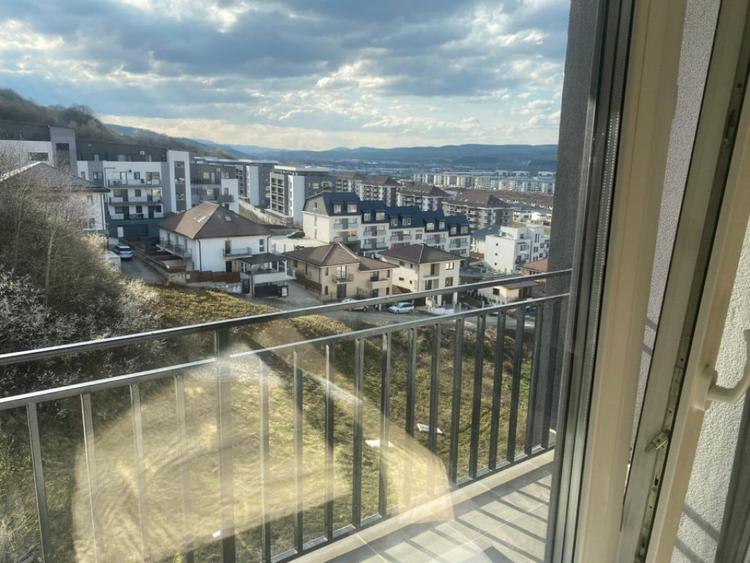 Apartament cu 3 camere semidecomandat în Florești — fotografia 2