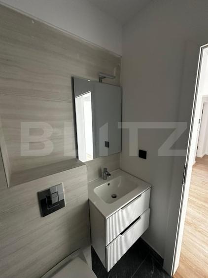 Apartament cu 2 camere semidecomandat în Independenței
