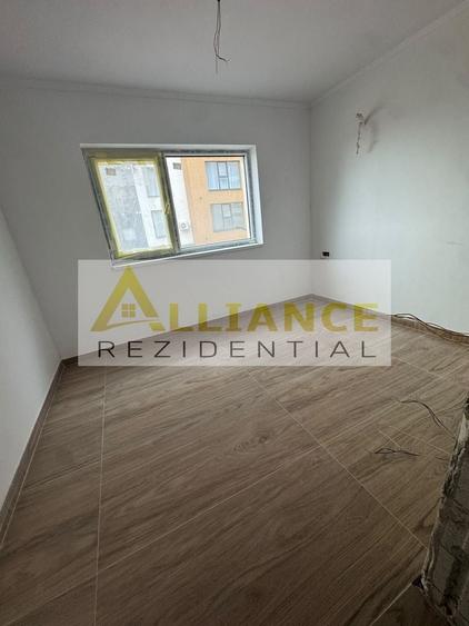 Apartament cu 3 camere decomandat în Sud