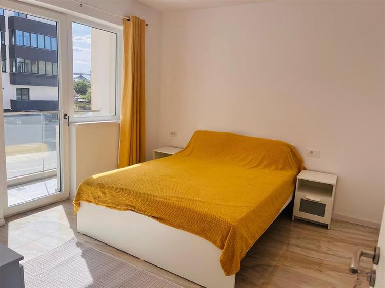 Apartament cu 2 camere semidecomandat, mobilat în Calea București