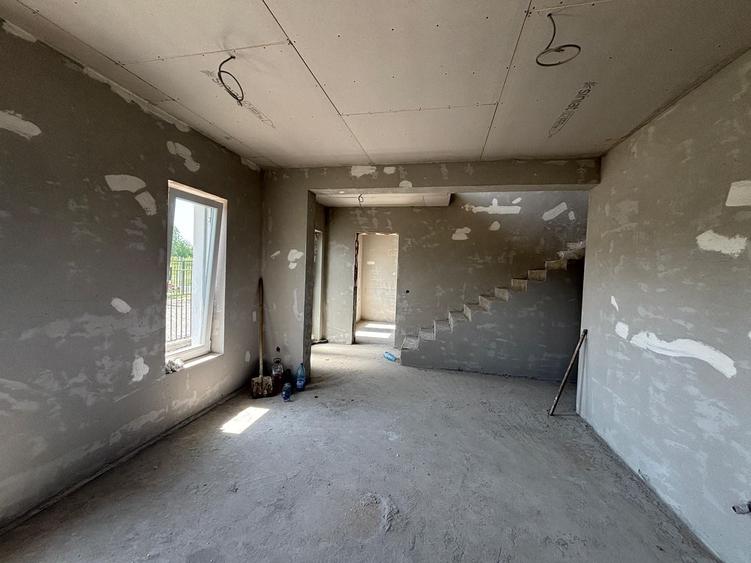 Duplex cu 4 camere cu Canalizare în Mohu