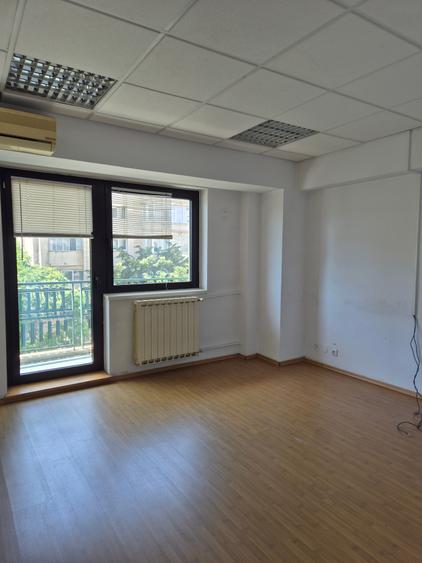 Birou, de 146.47999572754 mp, în P-ța Unirii