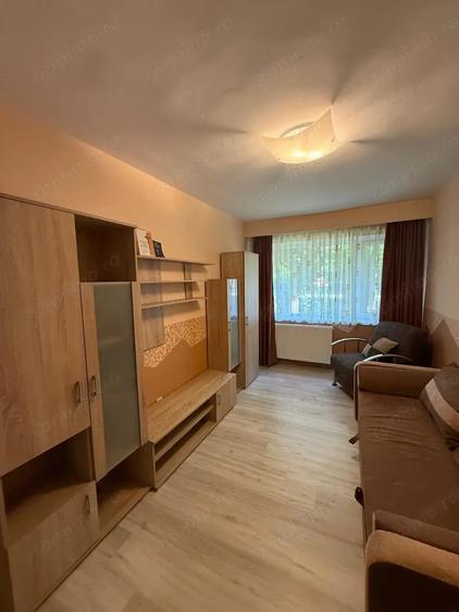 Apartament cu 3 camere decomandat în Gojdu