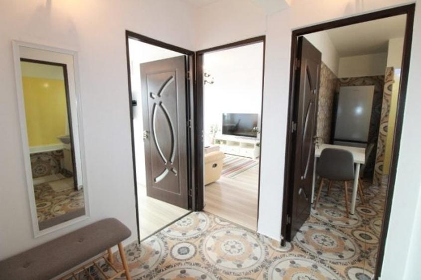 Apartament cu 2 camere decomandat, mobilat în Eroii Revoluției