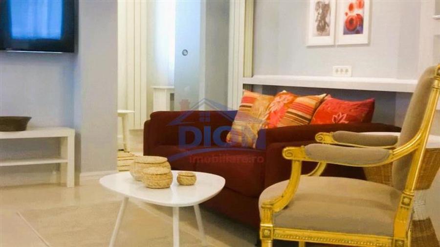 Apartament cu 3 camere decomandat, mobilat în Arcul de Triumf