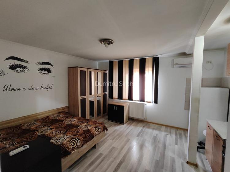 Garsoniera frumoasa la mansarda