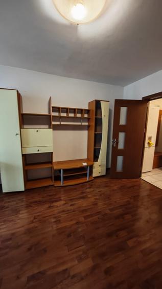 VANZARE GARSONIERA - 2