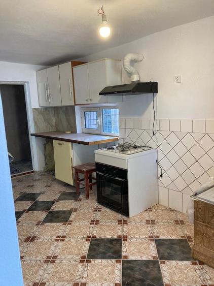 Vanzare casa in Flore?ti Ph (in curs de renovare) - 1