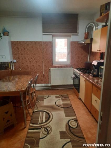 Vind ap 4 camere la Comisariat et 4 - 5